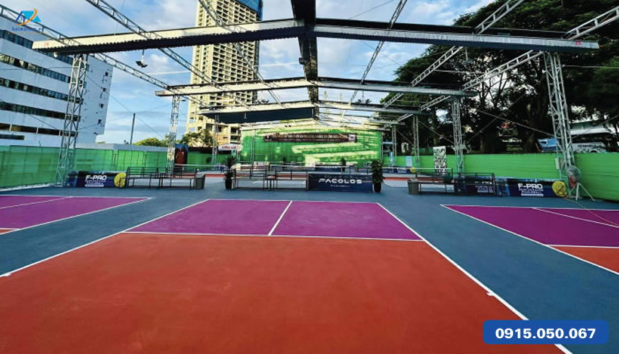 Thi công mái bạt hiện xếp di động sân Pickleball