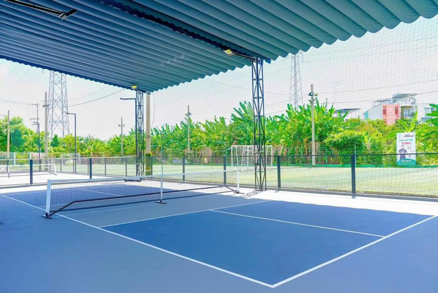 Thi c&ocirc;ng sơn s&acirc;n pickleball tại Vinh Nghệ An	