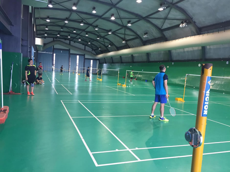 Thi c&ocirc;ng sơn s&acirc;n b&oacute;ng chuyền, cầu l&ocirc;ng tại Vinh Nghệ An	