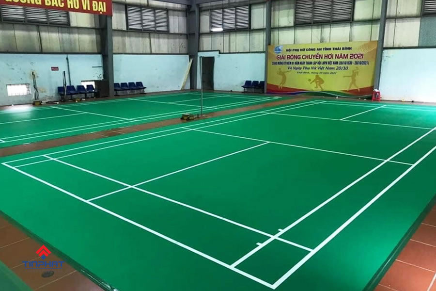 Thi c&ocirc;ng sơn s&acirc;n b&oacute;ng chuyền, cầu l&ocirc;ng tại Vinh Nghệ An	