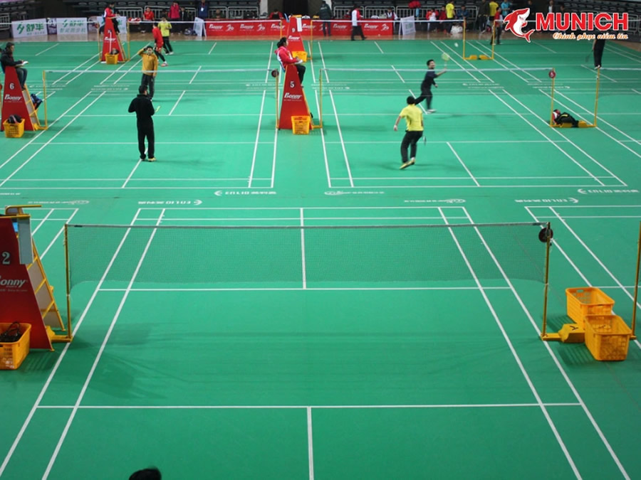 Thi c&ocirc;ng sơn s&acirc;n b&oacute;ng chuyền, cầu l&ocirc;ng tại Vinh Nghệ An	